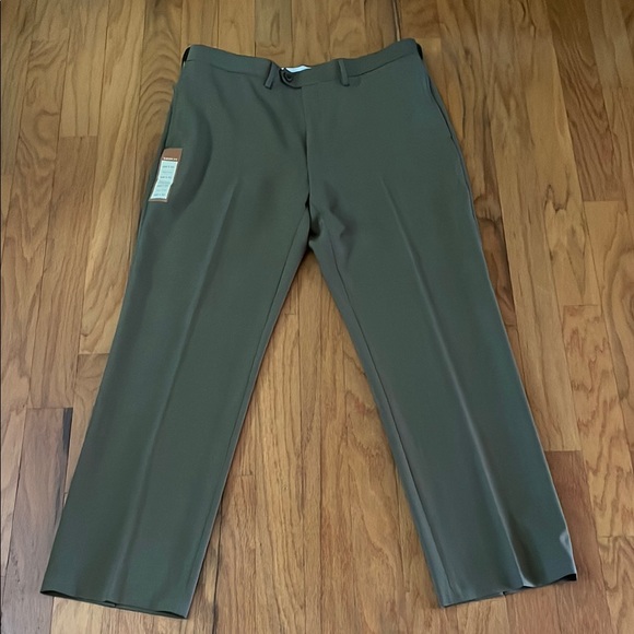 Men's NWT Haggar Olive Dress  Plain Front Classic Fit  Pants 38 x 32 - Picture 2 of 14